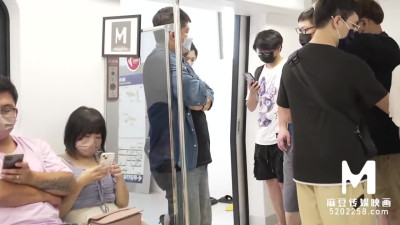 Slender Chinese beauty publicly fucked right in the subway.