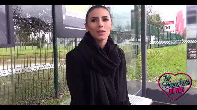 Offered an italian MILF to pay for a bus ride in exchange for her pussy