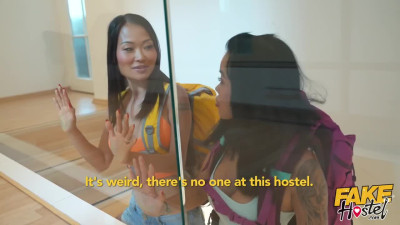 Vietnamese lesbo girls have some nice fun while stuck in a room