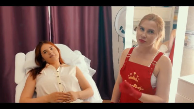 Skillful craftswoman Sugar Nadya professionally shaves the pussy of the Russian beauty Rita Fox.
