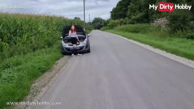 Red haired stranger sucks cock and allows to fuck her pussy in gratitude for car repair