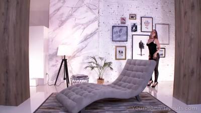 Curvy teen got her ass screwed without taking off her high heels