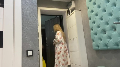 Russian housewife has no money to play for delivery but her anal hole is ready for quickie