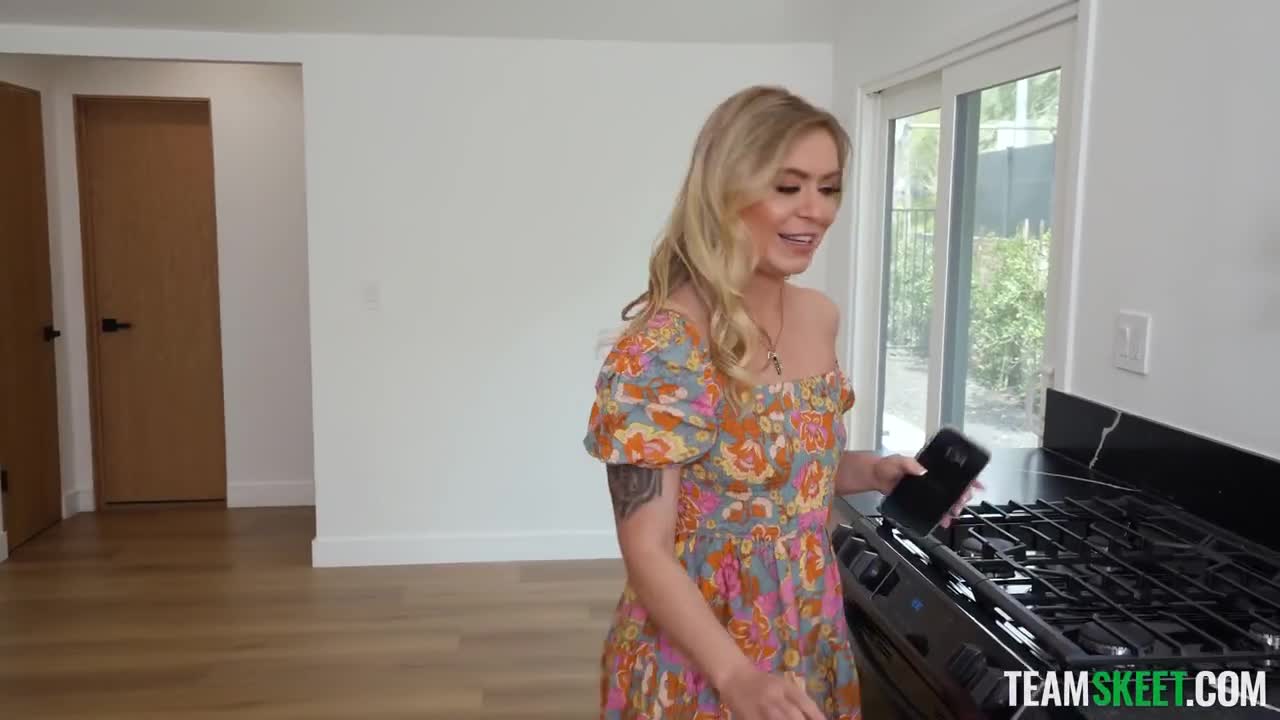 Watch Two housewives Krissy Knight and Khloe Kinglsey share a stud Full. Duration: 07:58 | ePornBabe.