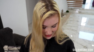 Flawless sex with a hot ending on the face of a sexy blonde.
