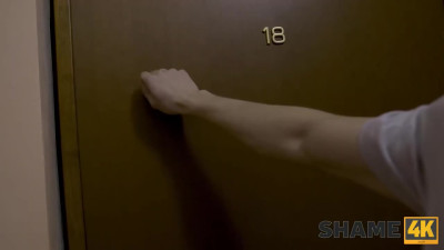 A careless and pleasant blowjob from a lustful milf right in the kitchen.