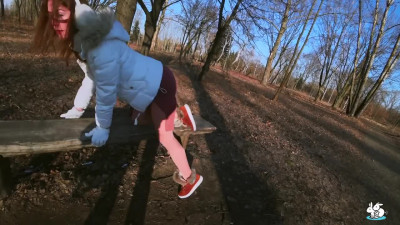 Amateur Girl sucks dick, and gets her ass fucked in public park