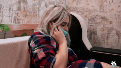 Blondie takes cumshots in mouth after anal sex with her new boyfriend