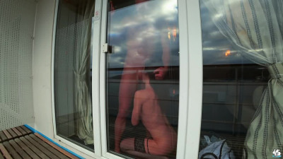 Amateur girl screams from intense anal drilling at the window
