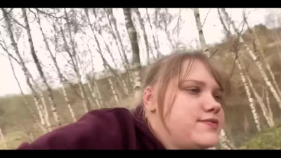 Guy fucks his chubby GF in a hammock in nature and bangs her in doggy pose