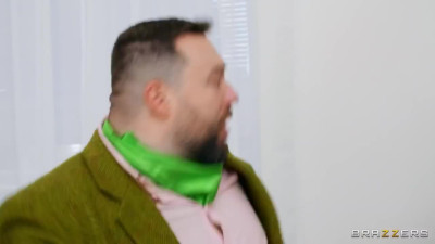 Hot Plump Busty PAWG Invites a Shop Assistant To Drill Her Asshole In the Fitting-room