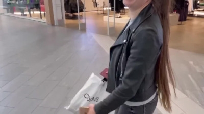 Sneaky quickie in a public dressing room with a flat slut