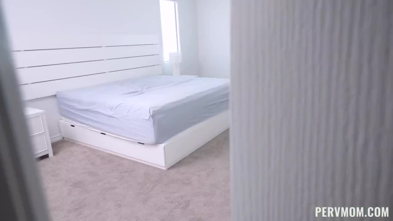Watch Stepson gets boner after seeing hot naked mommy in a dressing gown Full. Duration: 07:59 | ePornBabe.
