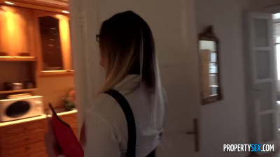 Curvy librarian MILF prefers quiet fucking among books