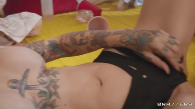 Tattooed whore Keiran Lee analyzed after pussy licking