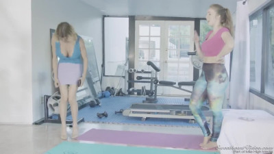 Sporty lesbian seduces a blonde MILF for a lesbian fuck in a gym