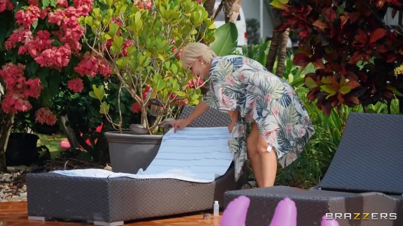 Watch Mature GILF with huge boobs pulls a BBC to fuck with at the party Full. Duration: 08:00 | ePornBabe.