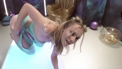 Stacked blonde bitch has her butt ravaged by toys and BBC
