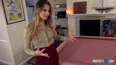 Cute estate agent convinces to buy a house with her wet cunt
