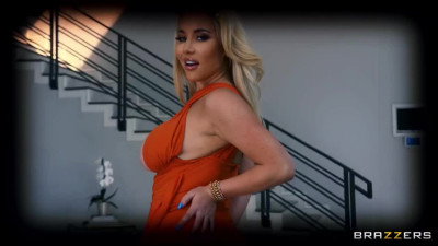 Busty Blonde MILF Exposes Her Big Round Booty For a Hardcore Pussy-and-Anal Drilling