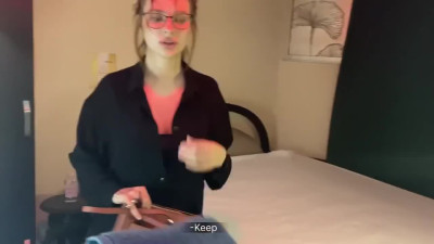 The masseur brings a pretty Russian bitch to squirt and cums in her pussy.