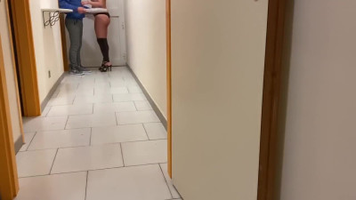 Guy delivered pizza to MILF, but she only needed his cock