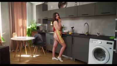 Brunette needs a short break in cooking to play with her pussy