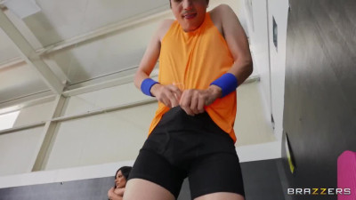 Plump Busty Brunette MILF Enjoys a Big Dong Of a Young Skinny Dude In the Gym