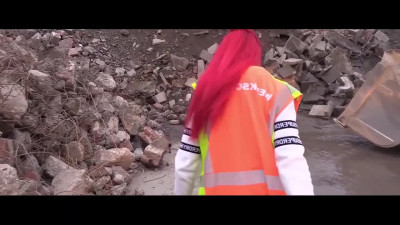 Red-haired girl was passing by a building site and accidentally fell with her mouth on an worker's dick