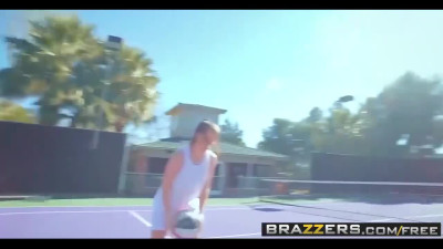 Hot babe hurt her leg and need help of a masseur Johnny Sins