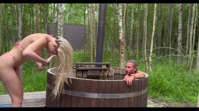 Intense fuck in a Hot Tube with sexy blonde wife - Real Amateur