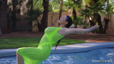 Thicc-ass bitch Angela White gets her juicy lips spread apart with cock.