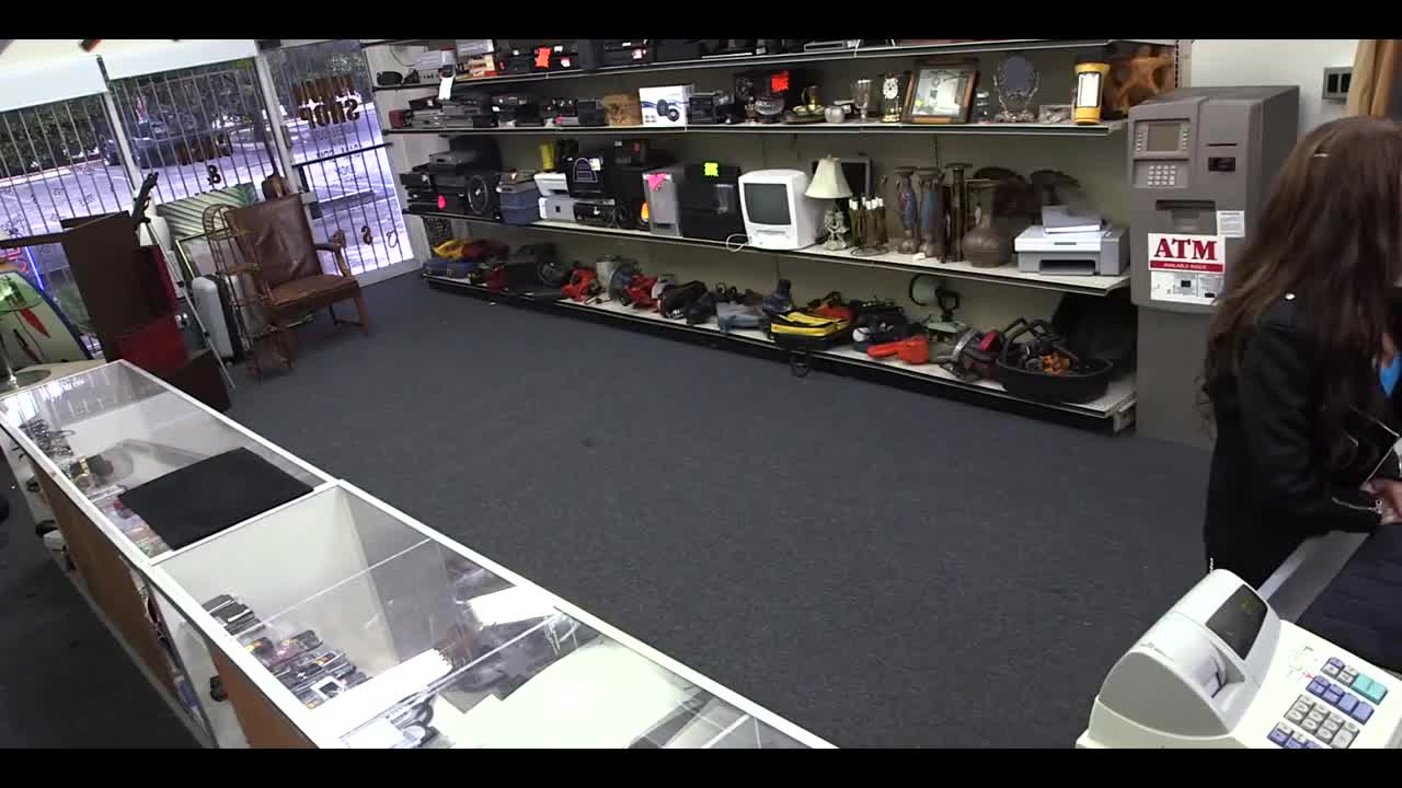 Watch PAWG does not have enough money for a vinyl, so she fucked with the cashier for a discount Full. Duration: 11:50 | ePornBabe.