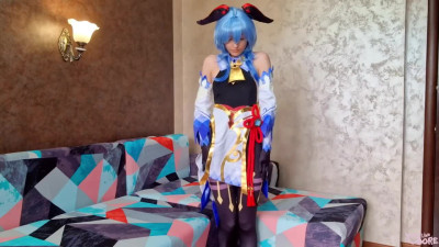 Sexy cosplay chick fucks herself with a dildo.