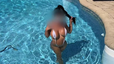 MILF smeared her body with suntan oil and started to fuck under the rays of sun