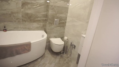 Russian teen realtor makes a discount after a hot fuck in a juicy pussy