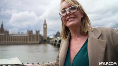 Buxom mature Mackenzie Page finally found her G spot with a stranger in hotel