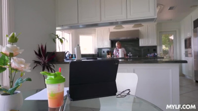 Caught mature stepmom masturbating and helped her to reach orgasm