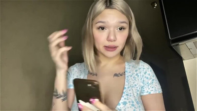 Camgirl uses all the toys she has to orgasm solo