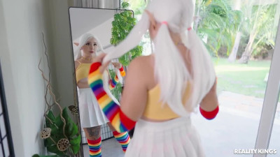 Curvy gamer girl Alice Bong shakes big booty and eats sperm - Reality Kings