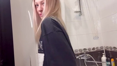 Teen blonde really went crazy when she masturbated her pussy with a pink dildo in the bathroom