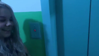 Teens have oral sex in the stairwell