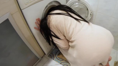 A lot of cumshot on the ass of a stepsister who is stuck in the washing machine