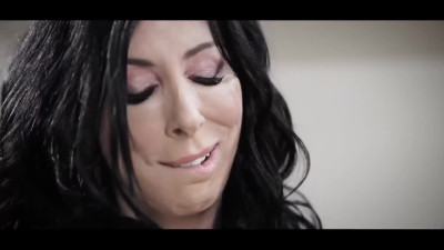 A cunning stepmother Reagan Foxx came up with a plan to seduce an innocent stepson