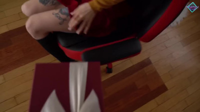 She was waiting for an iPhone but got a dick in a box