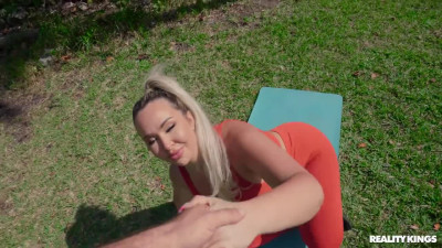 Hot soccer mom has extreme sex in a car with one stranger guy