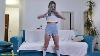 Naked workout and erotic splits from a petite babe