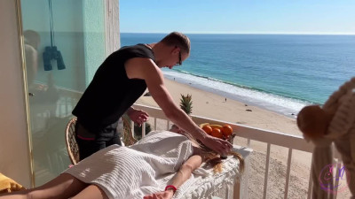 Masseur treats Russian girl with professionalism