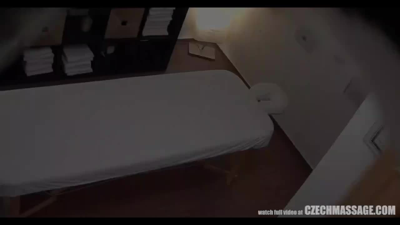 Watch Hidden camera caught a masseur who seduced a blonde for sex right on his massage couch Full. Duration: 12:14 | ePornBabe.