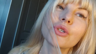 Gorgeous chubby blonde massages her holes with her fingers with a cool manicure